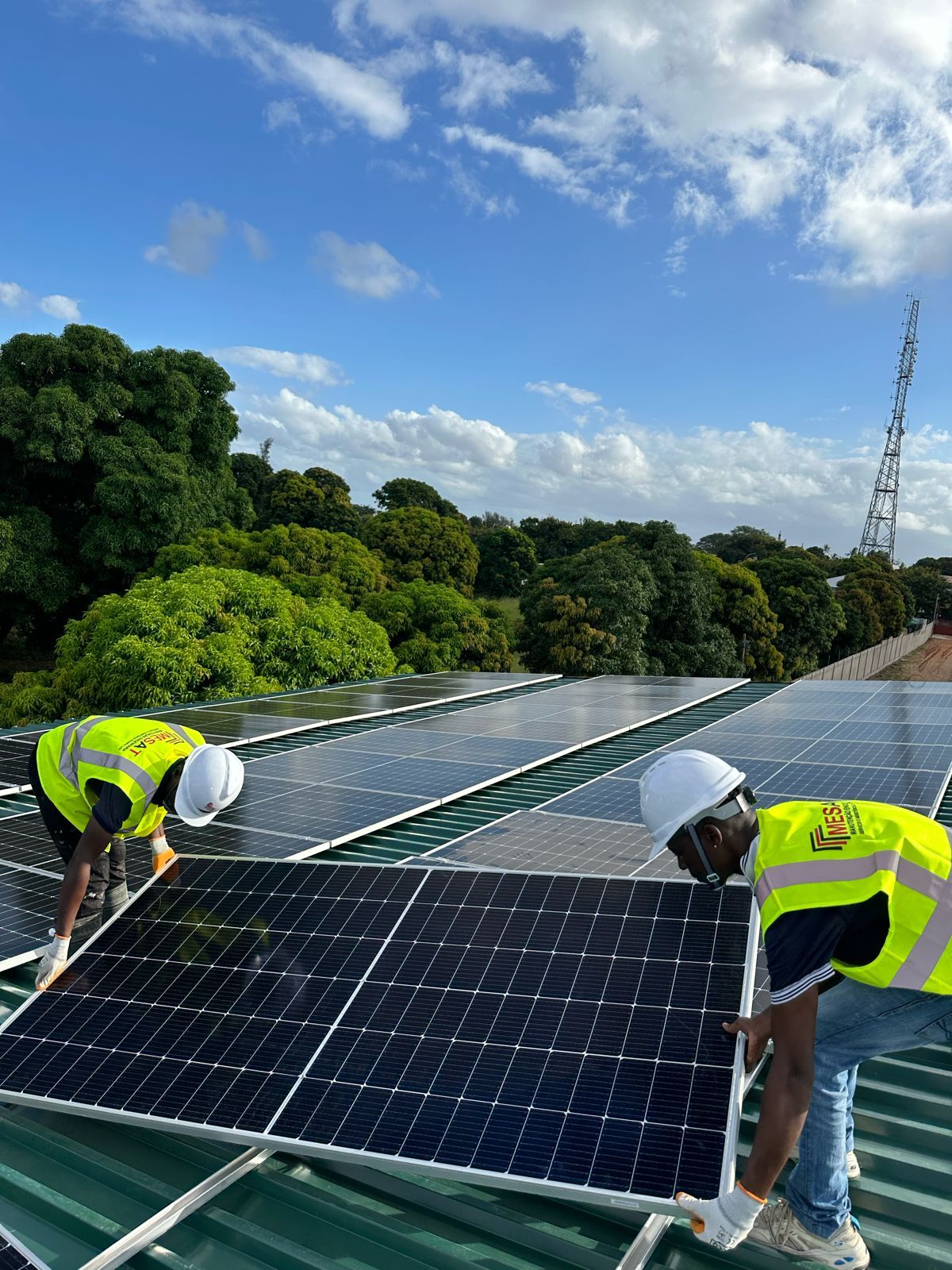 Instalação solar industrial de 150 kW na Matola, Maputo por MESAT, Lda.